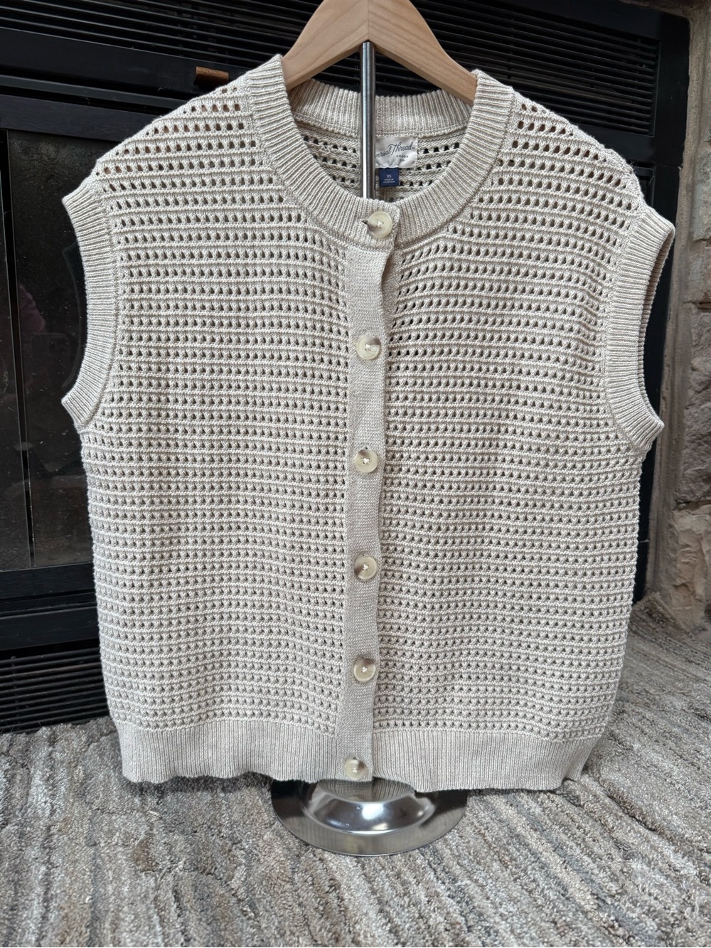 Universal Thread Cream Crochet Knit Button-Front Sleeveless Vest